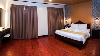 Plaza Suite